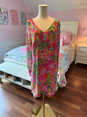Beautiful Lilly Pulitzer Hot Pink Multi Floral V-Neck Chiffon Dress